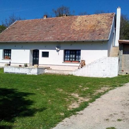 Gerecse Vendégház Sutto Exterior foto